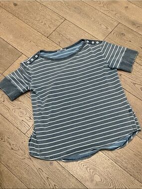 Woman’s Jane and Delancy blue\white stripe shirt. Size large. Boatneck. Cute !